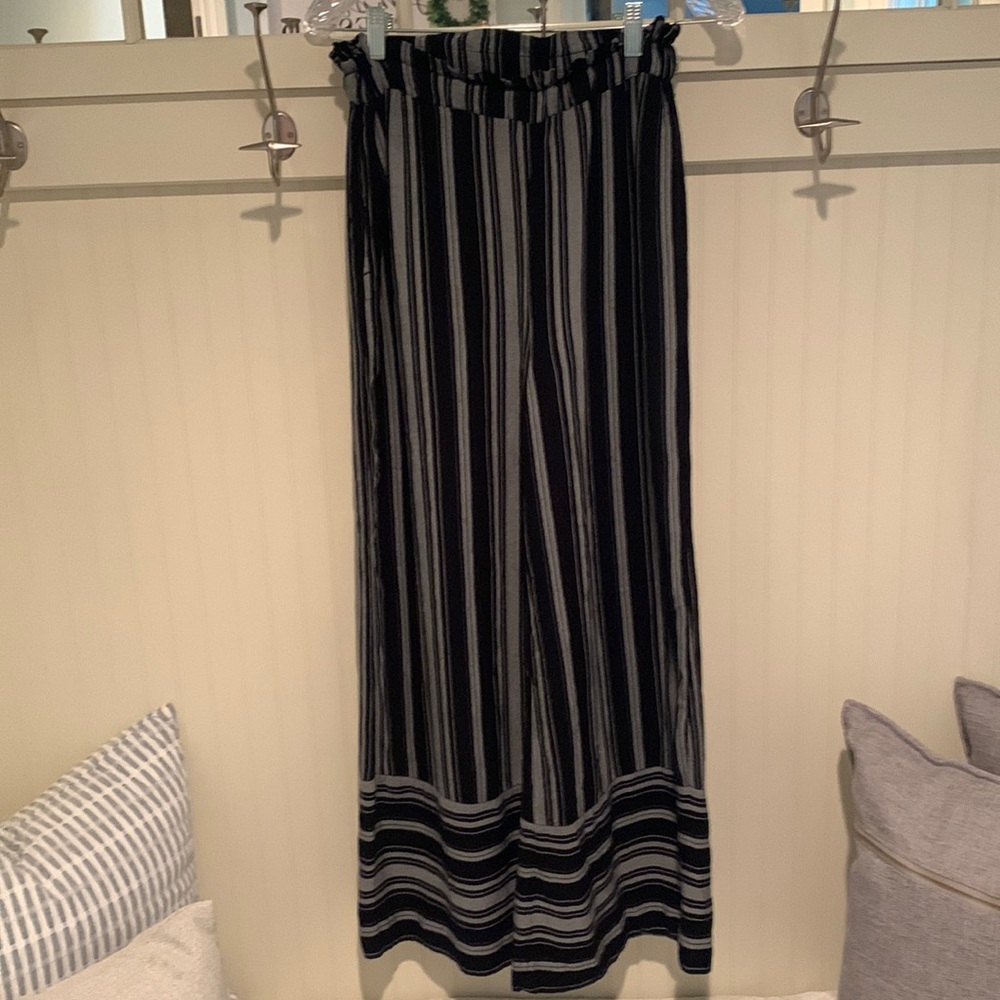 Size small American Eagle wide leg pants.